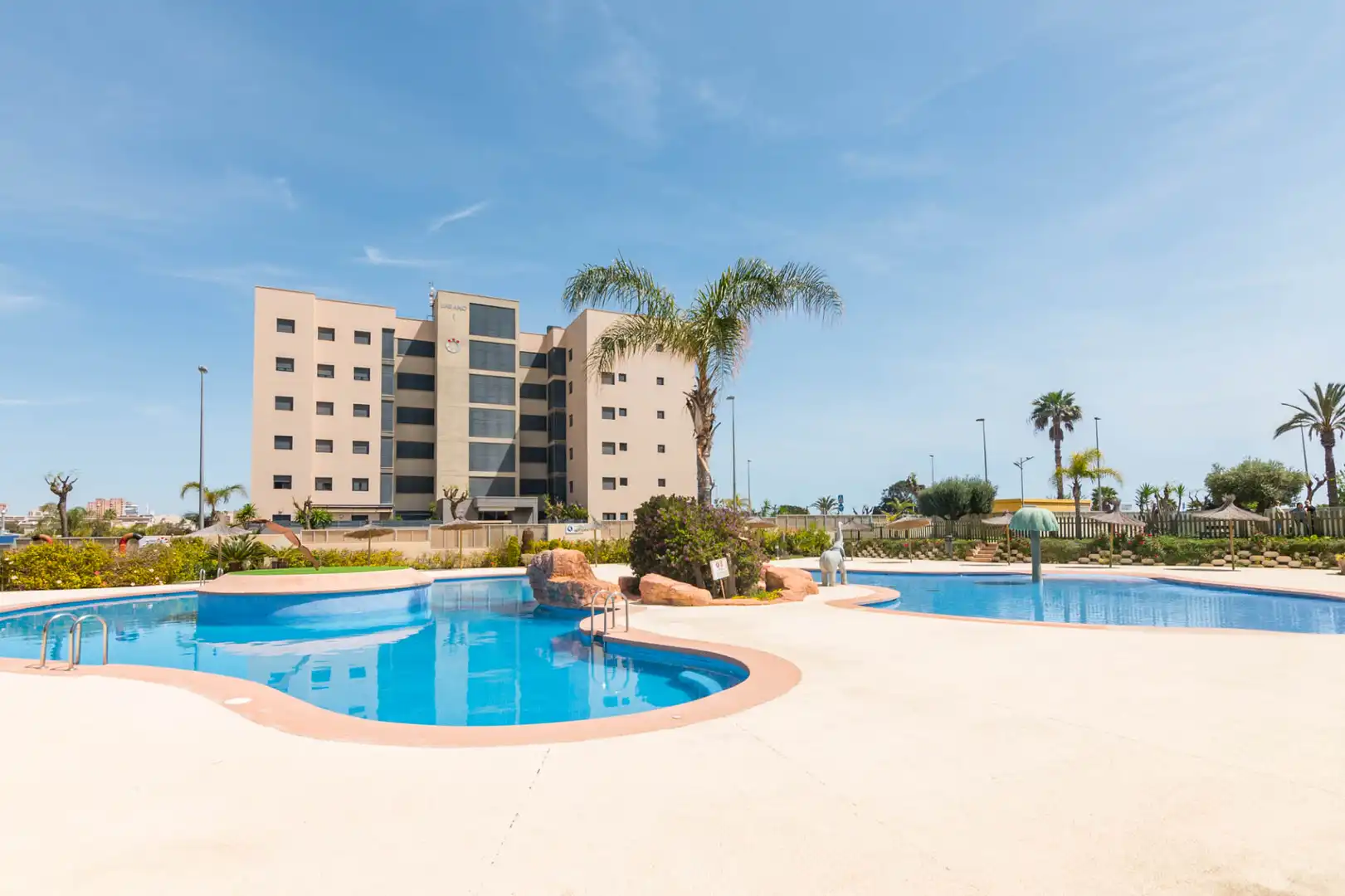 Piscina de Piso en venta en Pilar de la Horadada con Aire acondicionado, Calefacción y Jardín privado