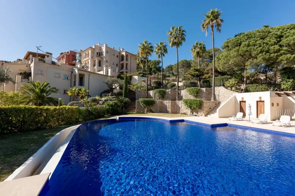 Piscina de Apartament en venda en Andratx amb Aire condicionat, Calefacció i Jardí privat