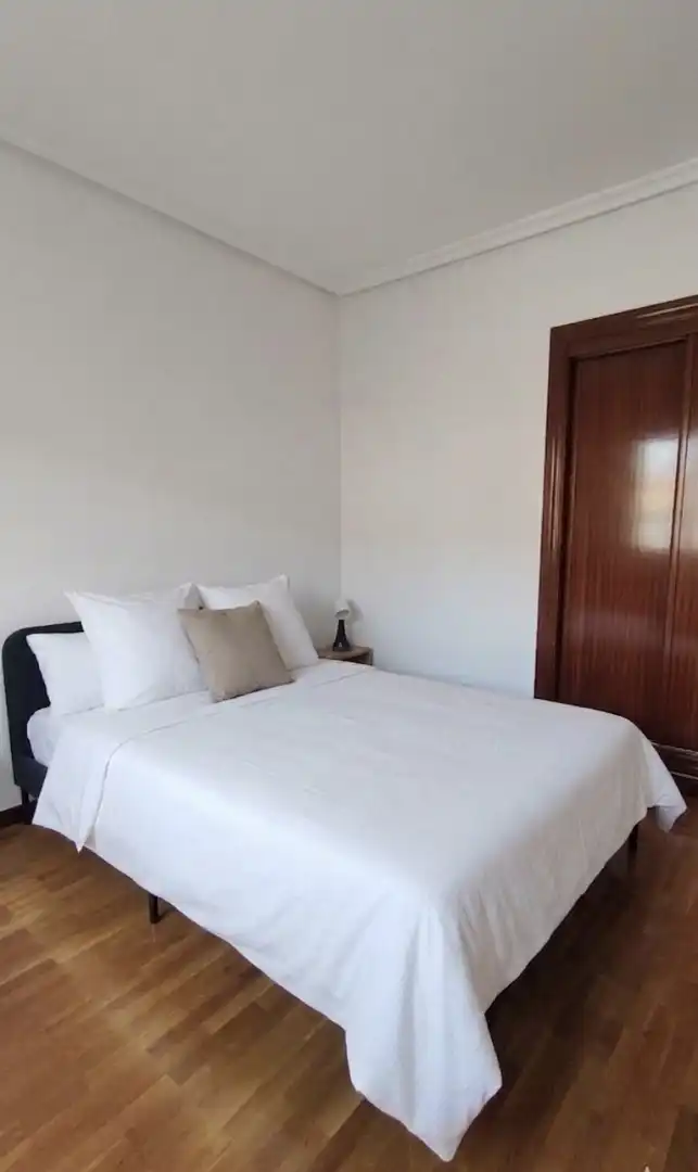 Bedroom of Flat for sale in  Logroño