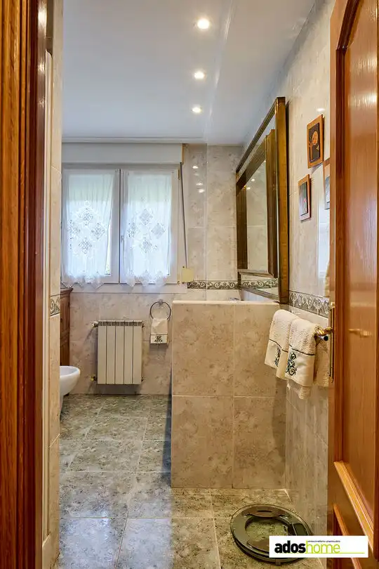 Baño de Casa adosada en venta en Zarautz con Calefacción