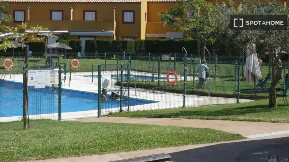 Piscina de Apartamento para compartir en Rota con Aire acondicionado, Calefacción y Terraza