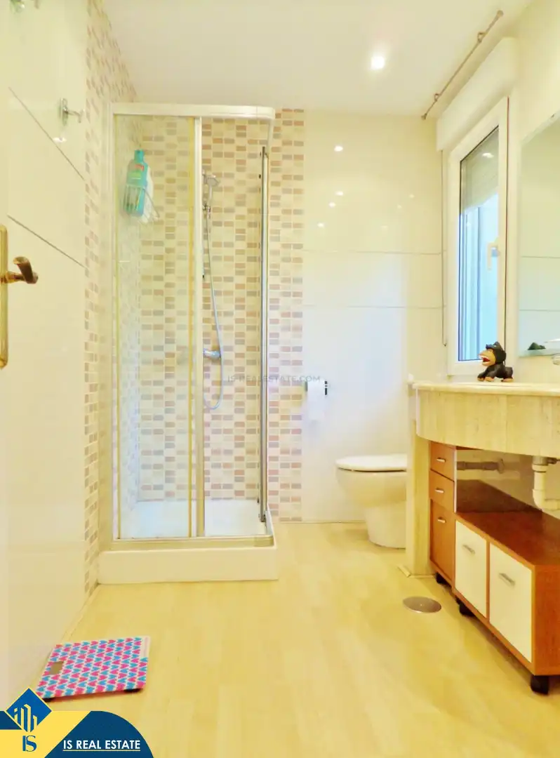 Bathroom of Houses for sale in Alicante / Alacant  with Terrace, Swimming Pool and Furnished