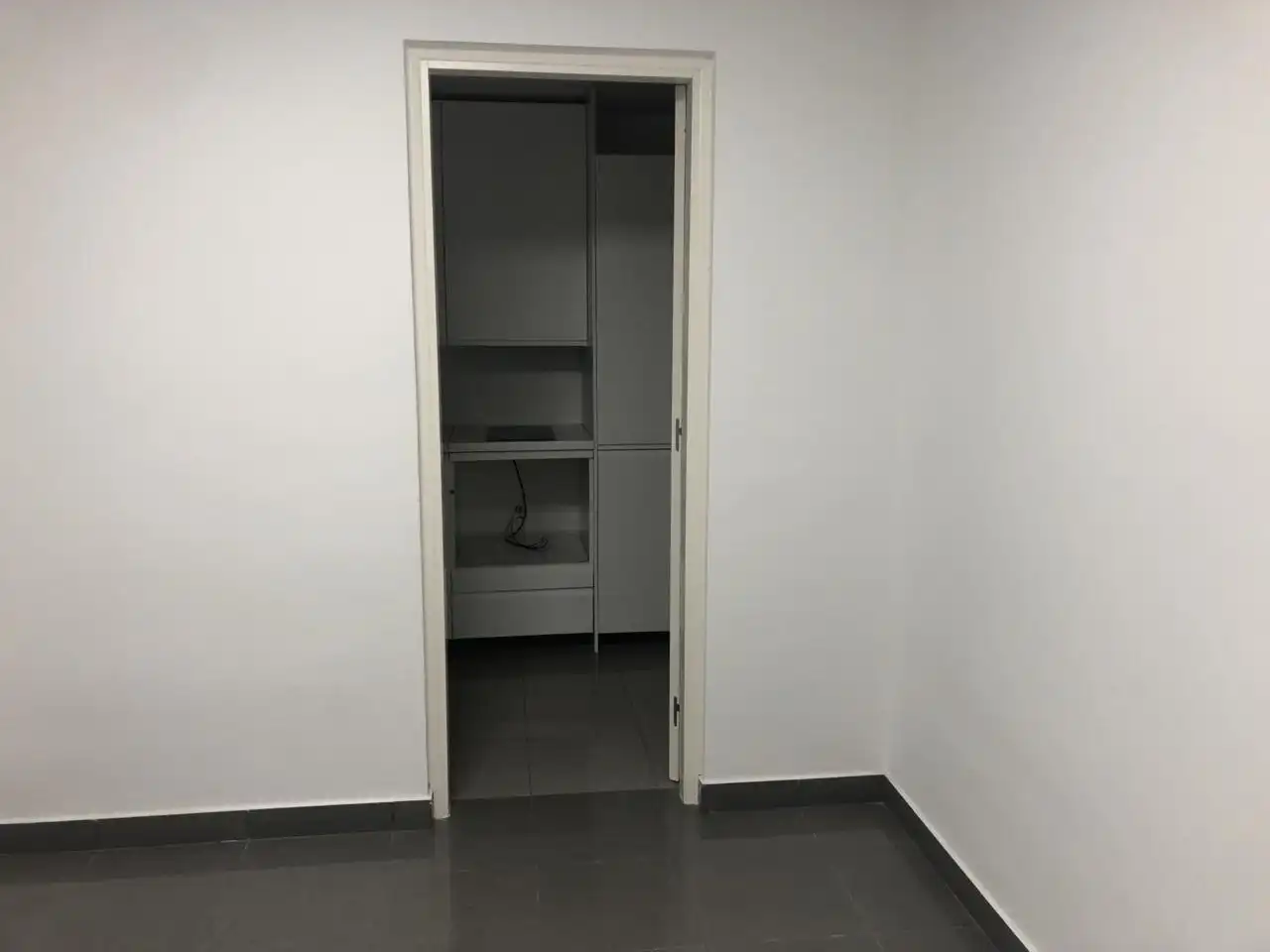 Nau industrial de lloguer en Barcelona amb Calefacció i Alarma