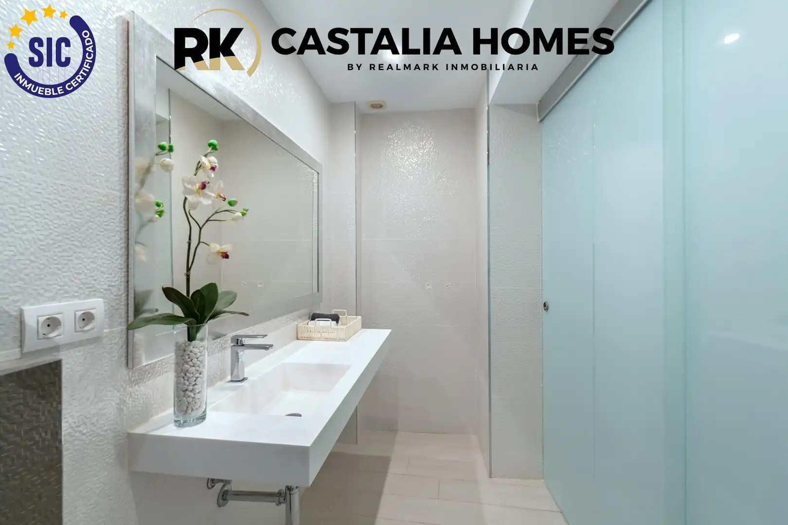 Badezimmer von Einfamilien-Reihenhaus zum Verkauf in Castellón de la Plana / Castelló de la Plana mit Klimaanlage, Privatgarten und Terrasse