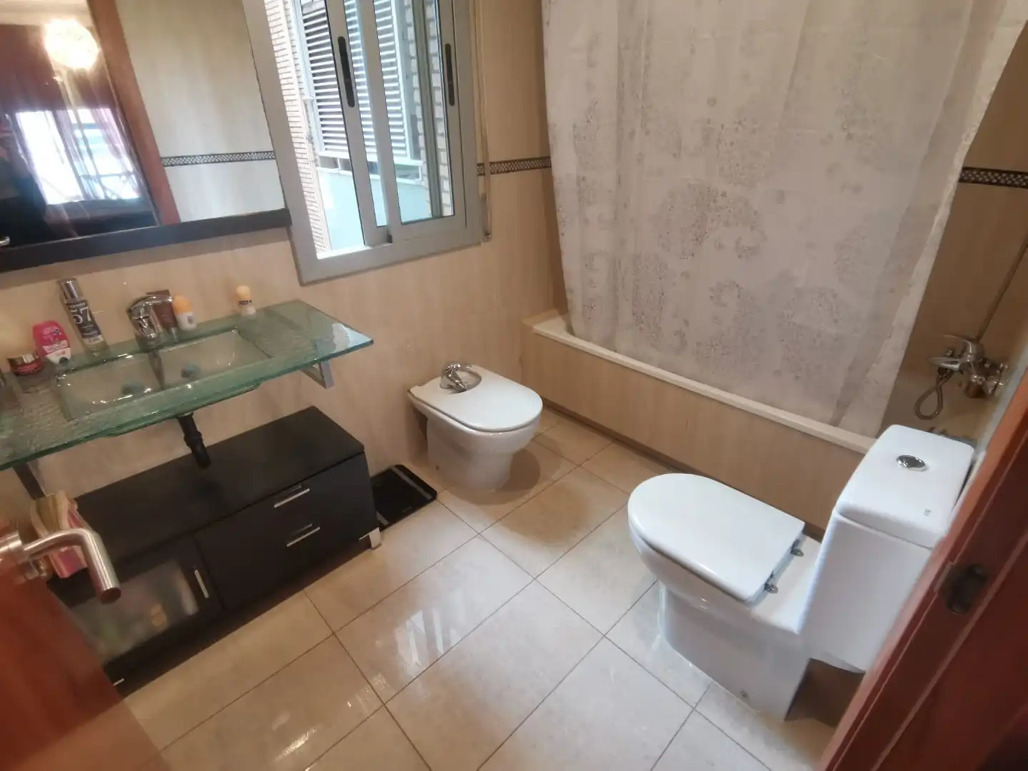 Baño de Piso en venta en Molins de Rei con Calefacción, Parquet y Balcón