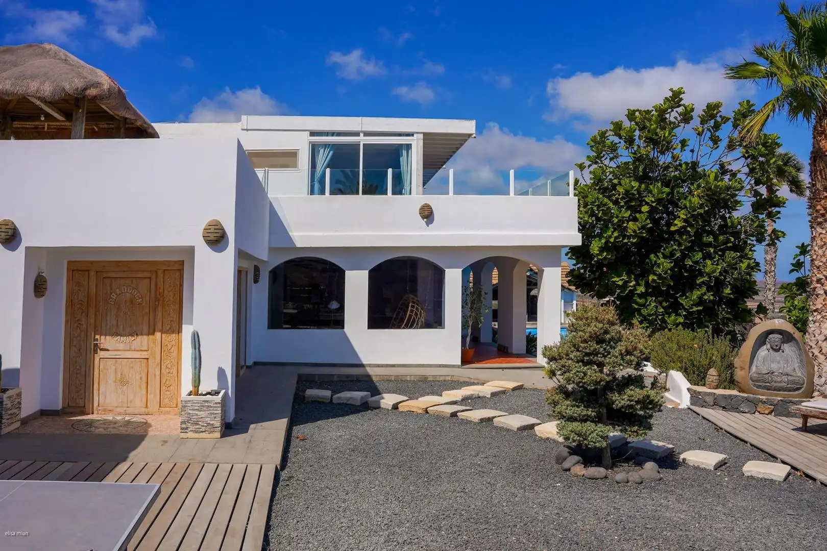 Vista exterior de Casa o xalet en venda en Haría amb Jardí privat, Terrassa i Moblat
