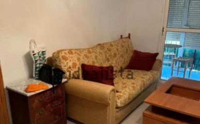 Living room of Flat for sale in  Sevilla Capital  with Air Conditioner, Terrace and Furnished