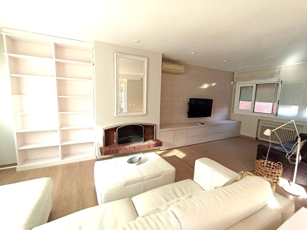 Living room of Single-family semi-detached to rent in Sant Cugat del Vallès  with Air Conditioner, Heating and Private garden
