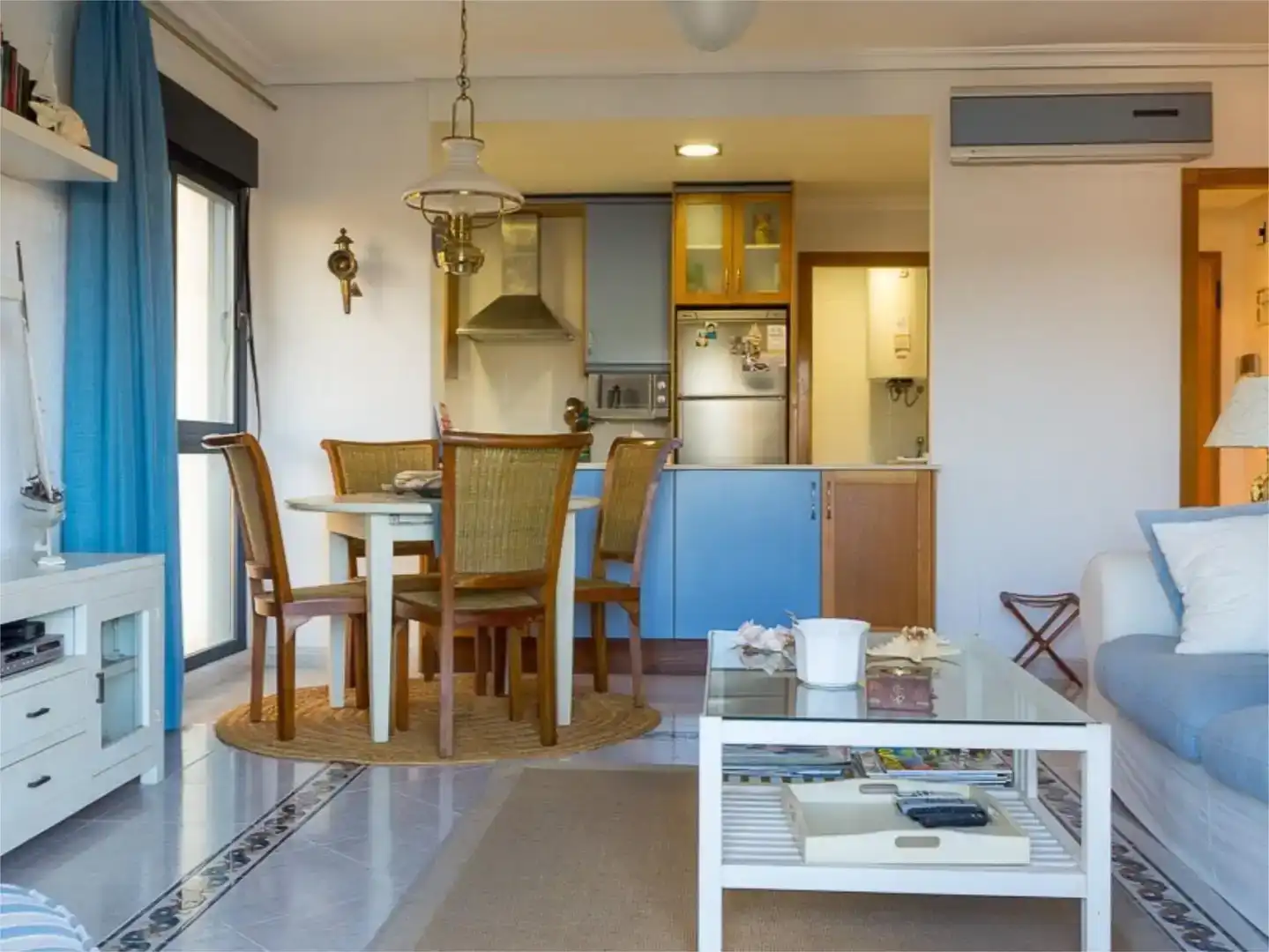 Küche von Wohnung zum Verkauf in Torrevieja mit Klimaanlage und Schwimmbad