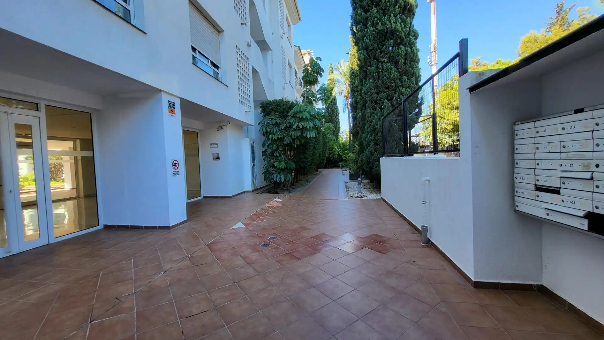 Exterior view of Apartments for rent in Nueva Andalucía