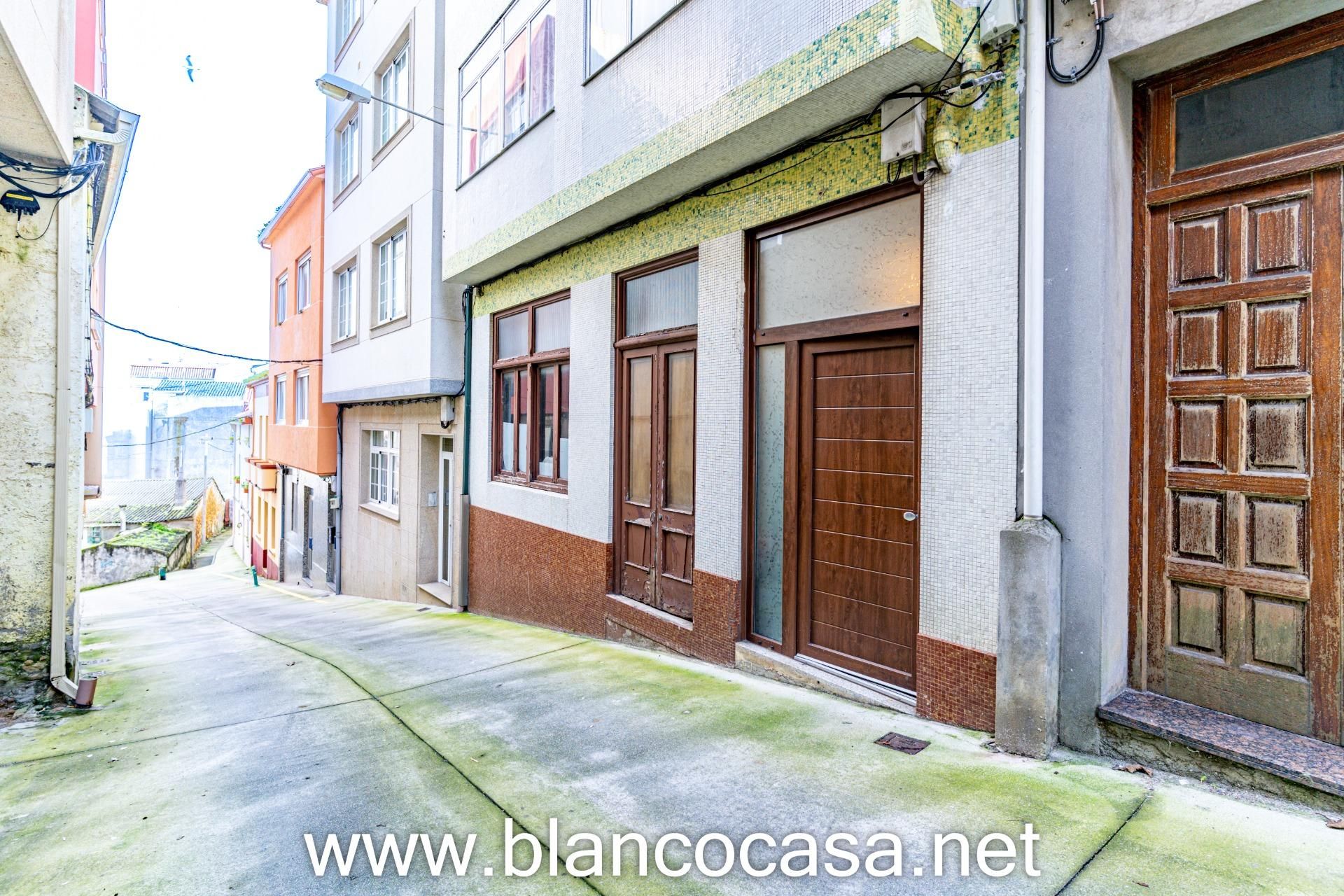 Exterior view of Flat for sale in Malpica de Bergantiños  with Parquet flooring, Terrace and Storage room