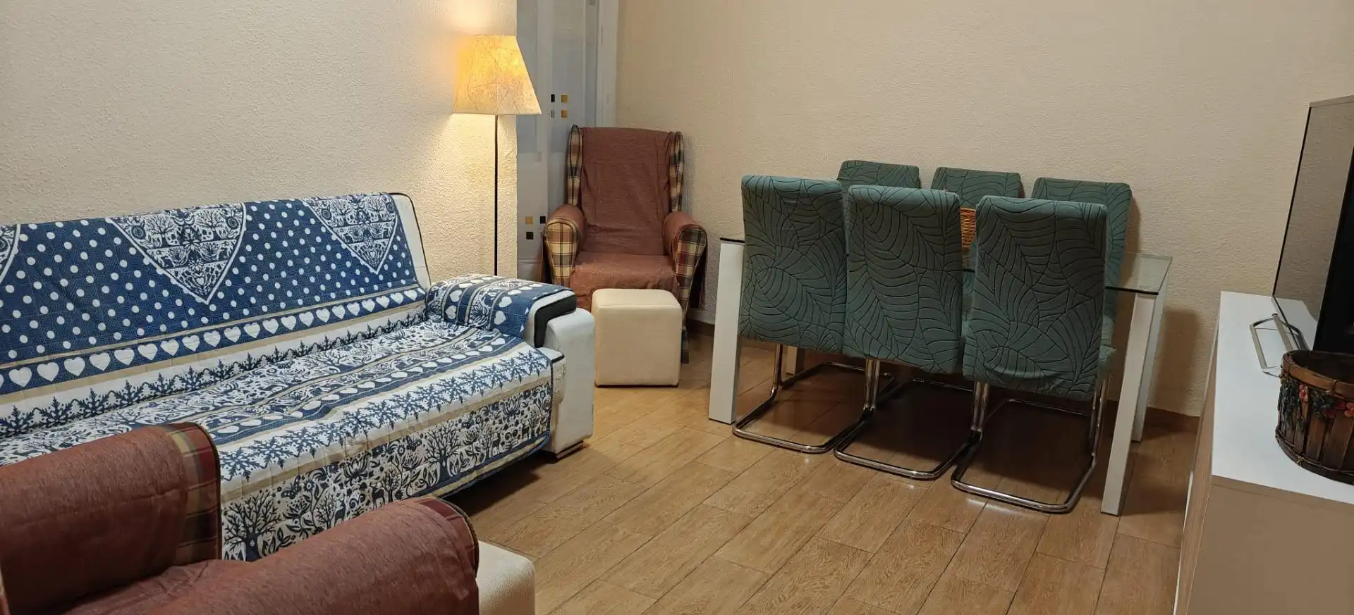 Sala de estar de Piso para compartir en Granada con Amueblado y Balcón