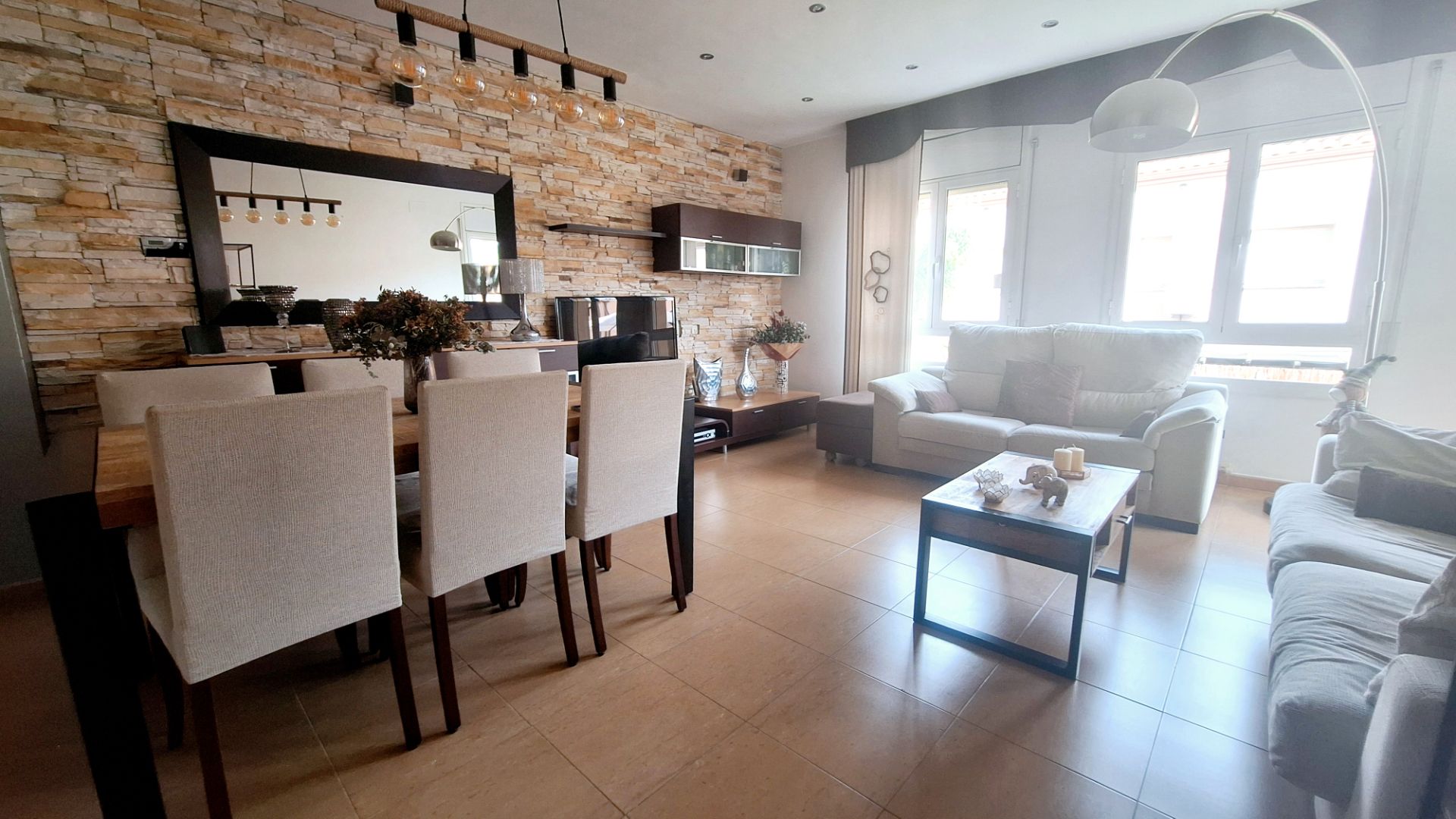 Sala d'estar de Casa adosada de lloguer en Collbató amb Aire condicionat, Calefacció i Jardí privat