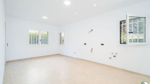 Foto 4 de Piso en venta en Calle Bernat Metge, Salatar, Roses
