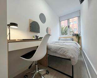 Bedroom of Flat to share in  Madrid Capital  with Heating, Washing machine and TV