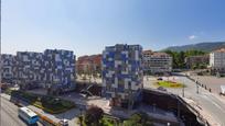 Vista exterior de Àtic en venda en Oviedo  amb Terrassa