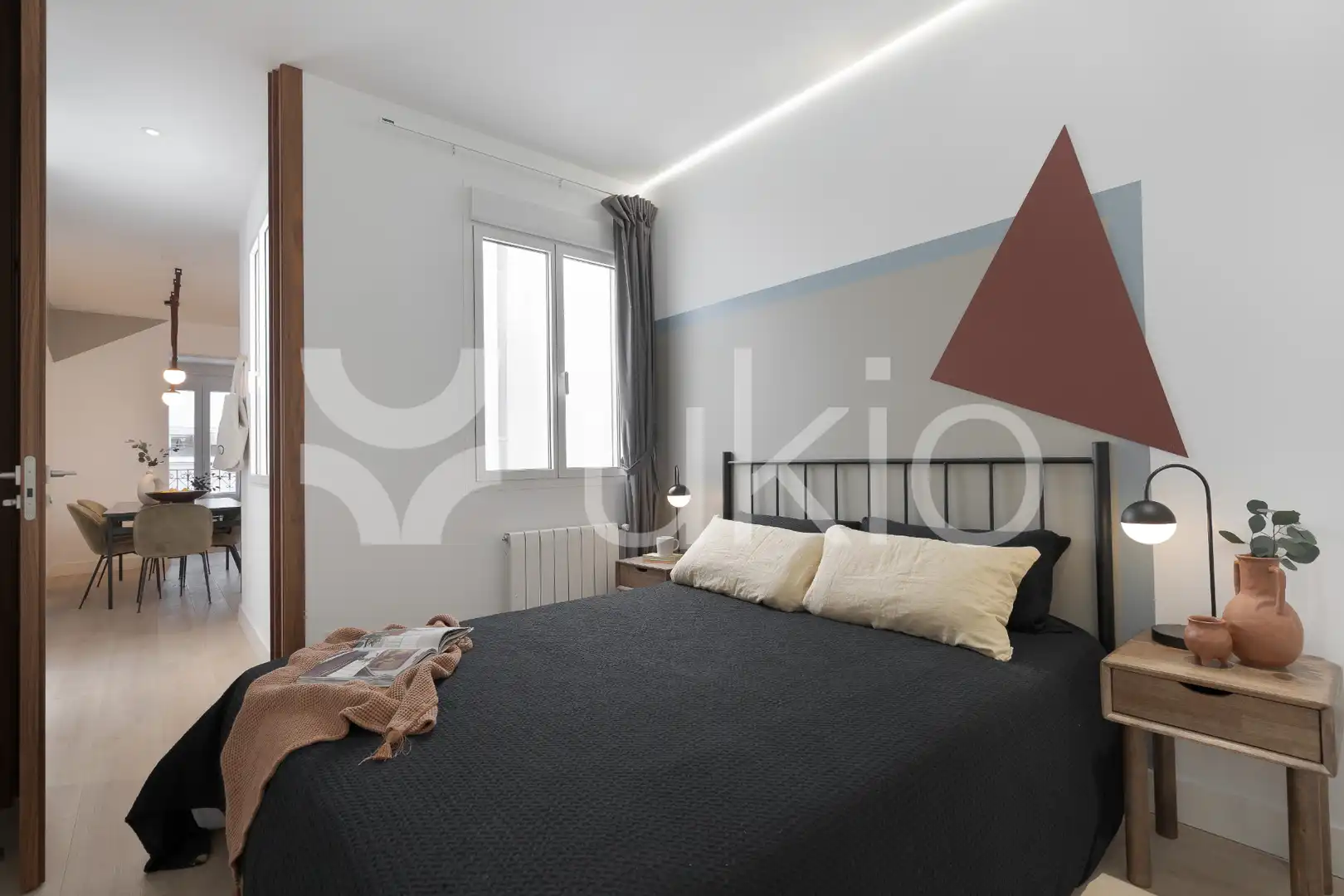 Dormitori de Apartament de lloguer en Madrid amb Aire condicionat, Calefacció i Moblat
