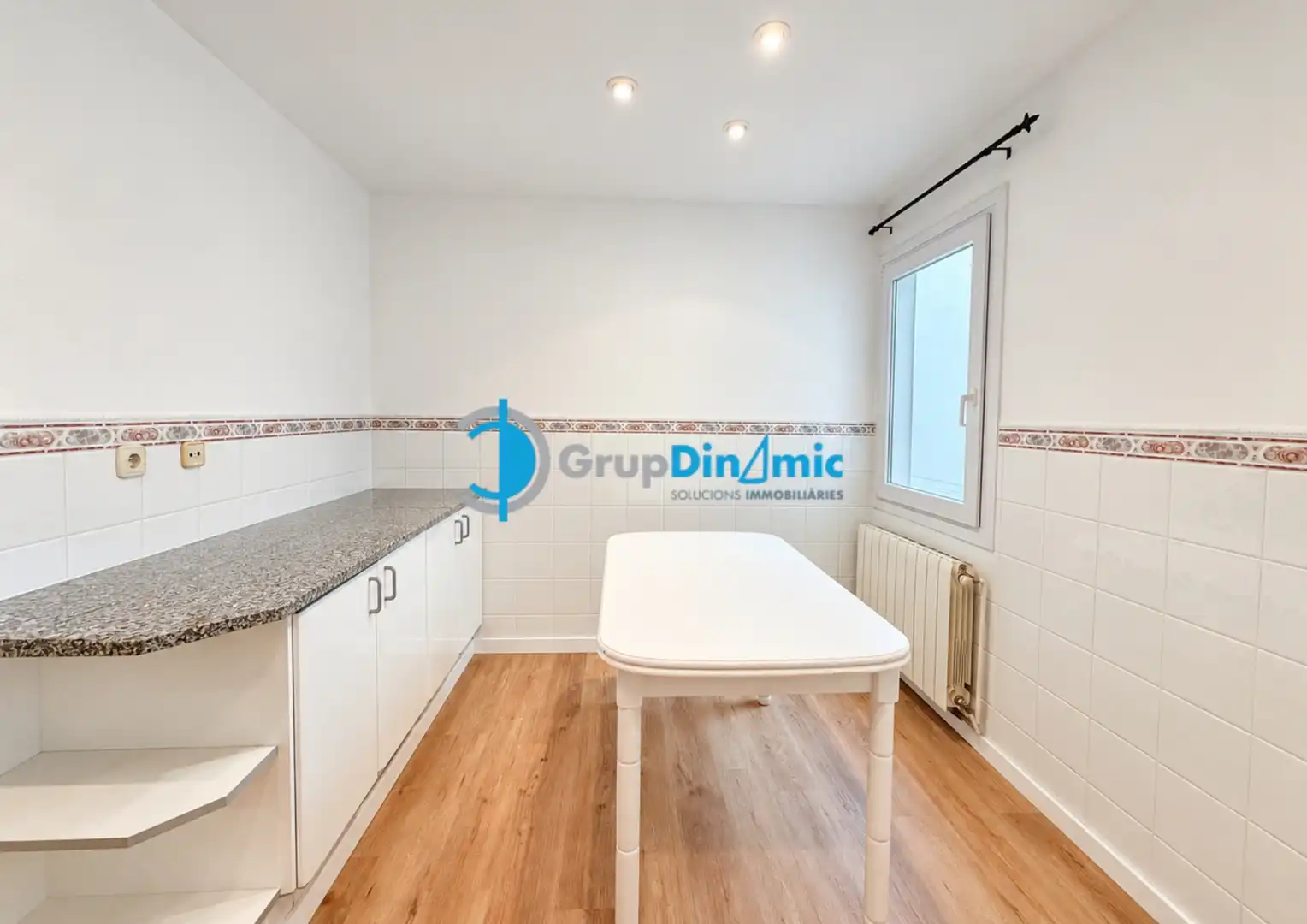 Kitchen of Flat for sale in El Pedró