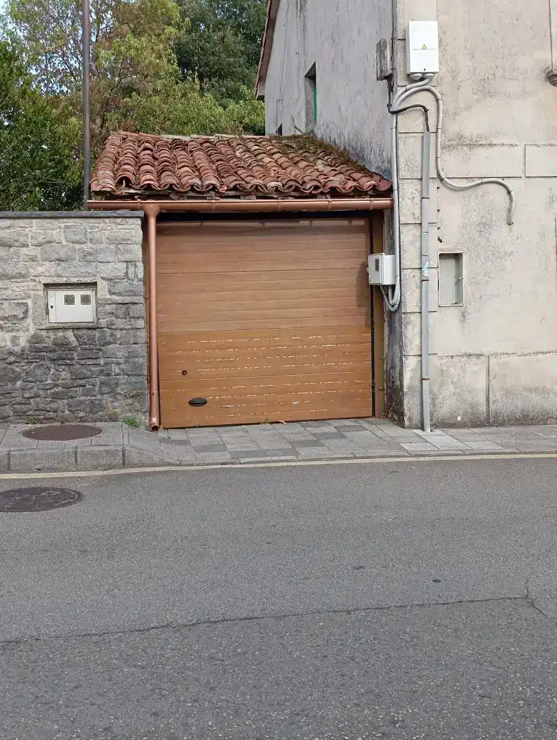 Aparcament de Casa o xalet en venda en Sariego