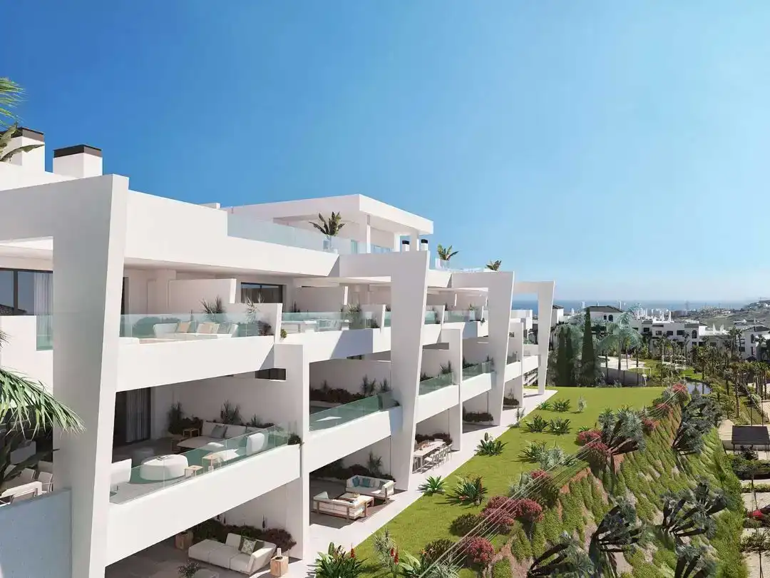 Außenansicht von Wohnung zur Miete in Estepona mit Klimaanlage, Privatgarten und Schwimmbad