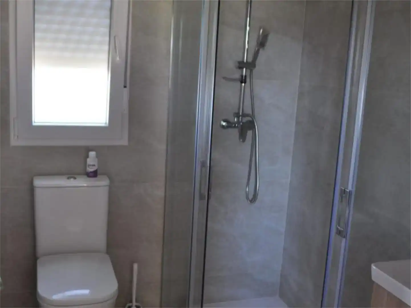 Baño de Apartamento de alquiler en Barbate con Aire acondicionado, Jardín privado y Piscina