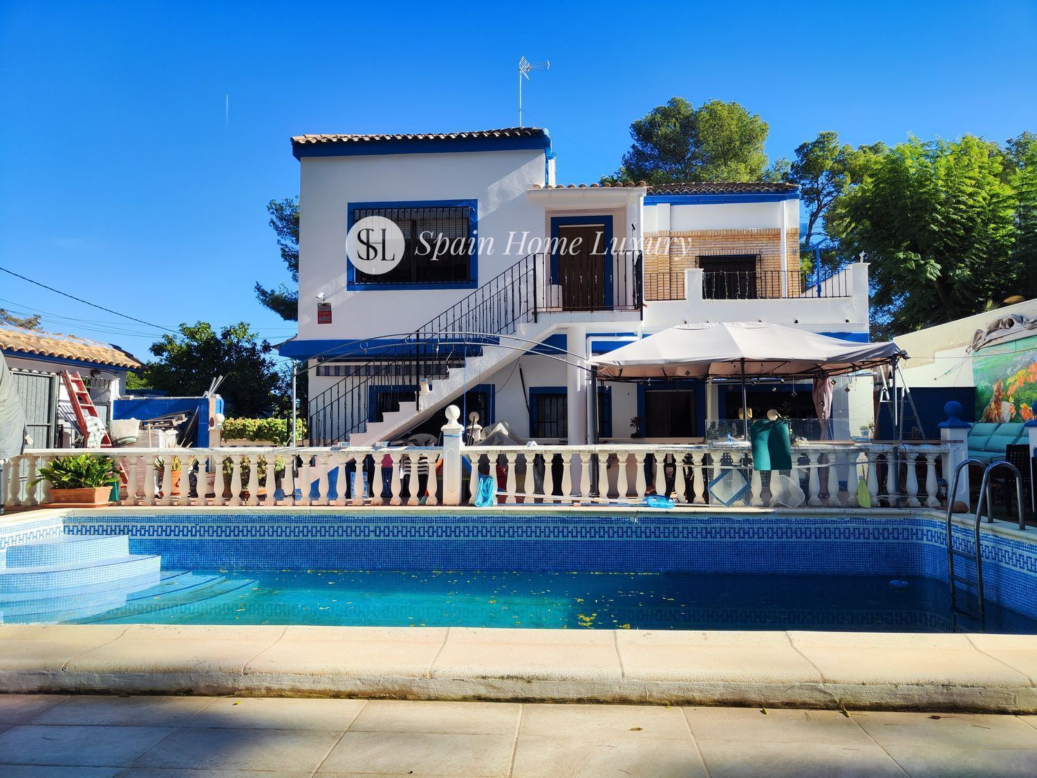 Vista exterior de Casa o xalet en venda en Paterna amb Aire condicionat, Calefacció i Terrassa