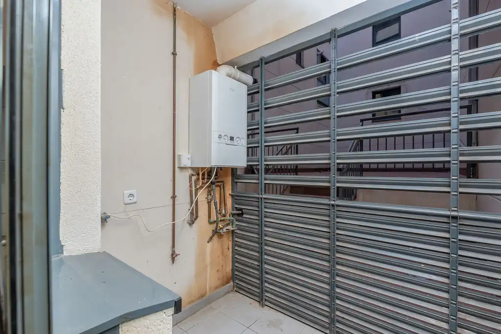 Flat for sale in C/ Plaza de la Estación - Res , Jardín de los Reyes - Parque Real