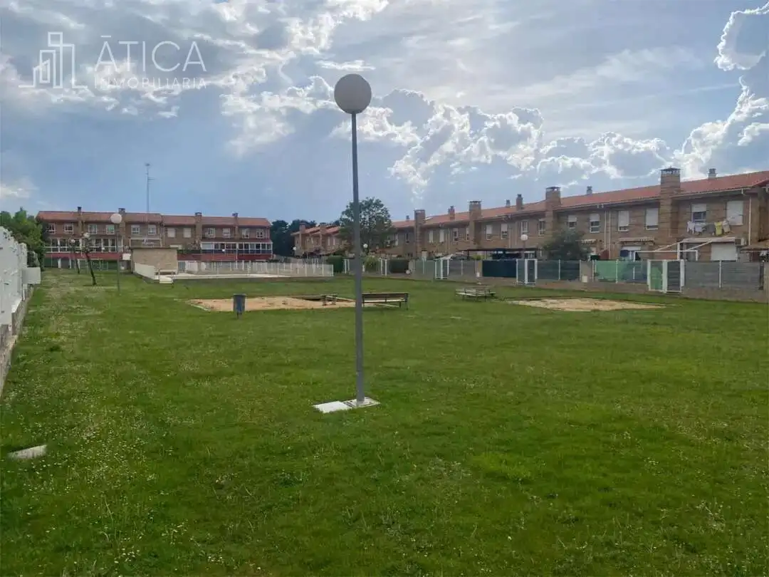 Adossat amb piscina de lloguer a Monterrubio de Armuña, imagen 24