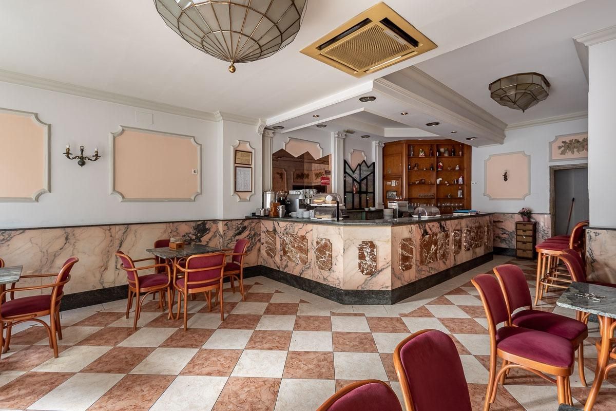 Premises for sale in  Granada Capital