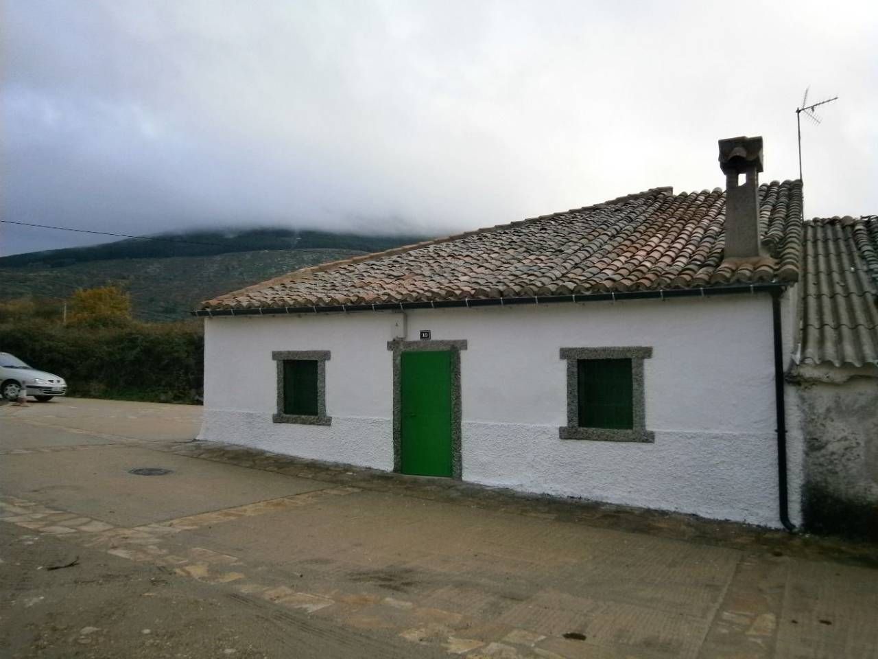 Exterior view of House or chalet for sale in Robregordo