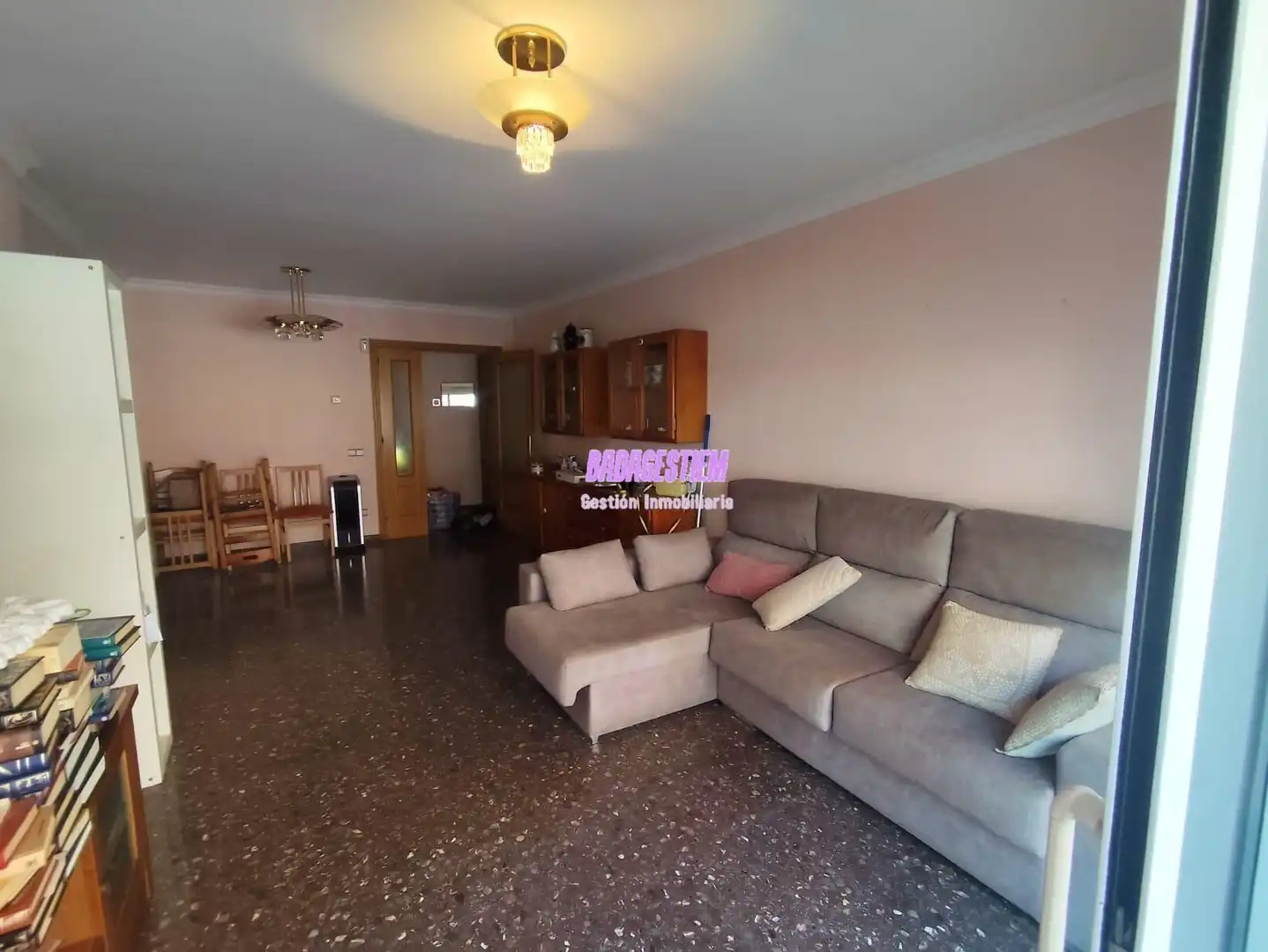 Sala de estar de Piso en venta en Santa Coloma de Gramenet con Calefacción, Terraza y Balcón