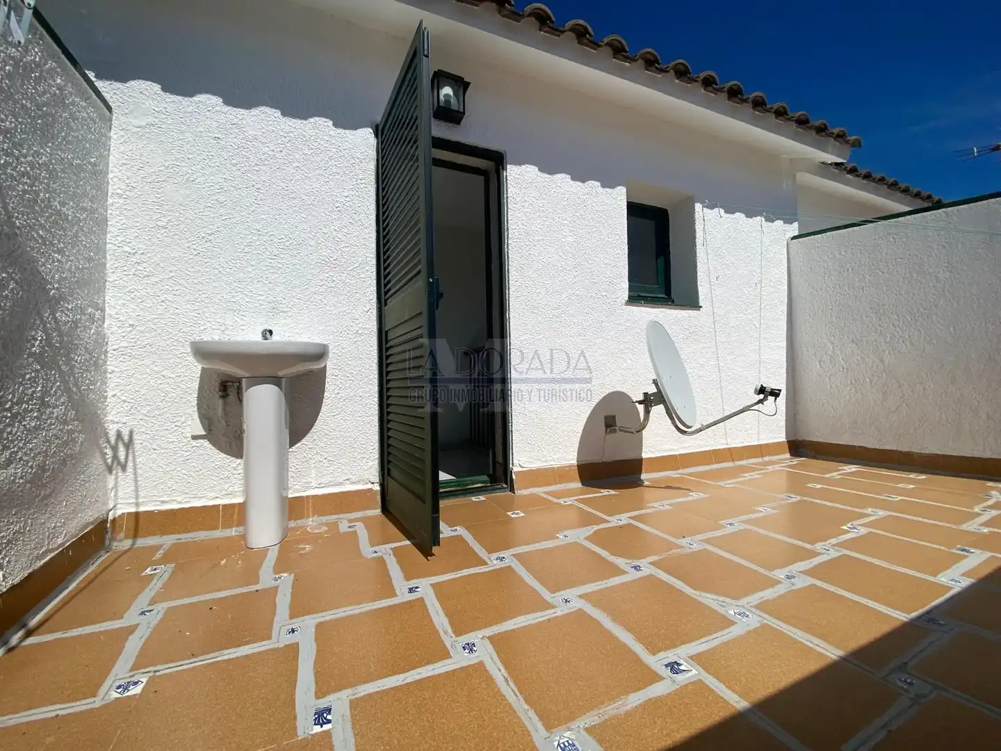 Vista exterior de Casa adosada en venda en Cambrils amb Jardí privat, Terrassa i Moblat