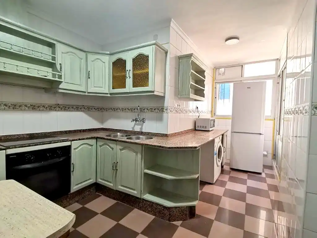 Cocina de Piso de alquiler en Málaga con Aire acondicionado, Calefacción y Terraza