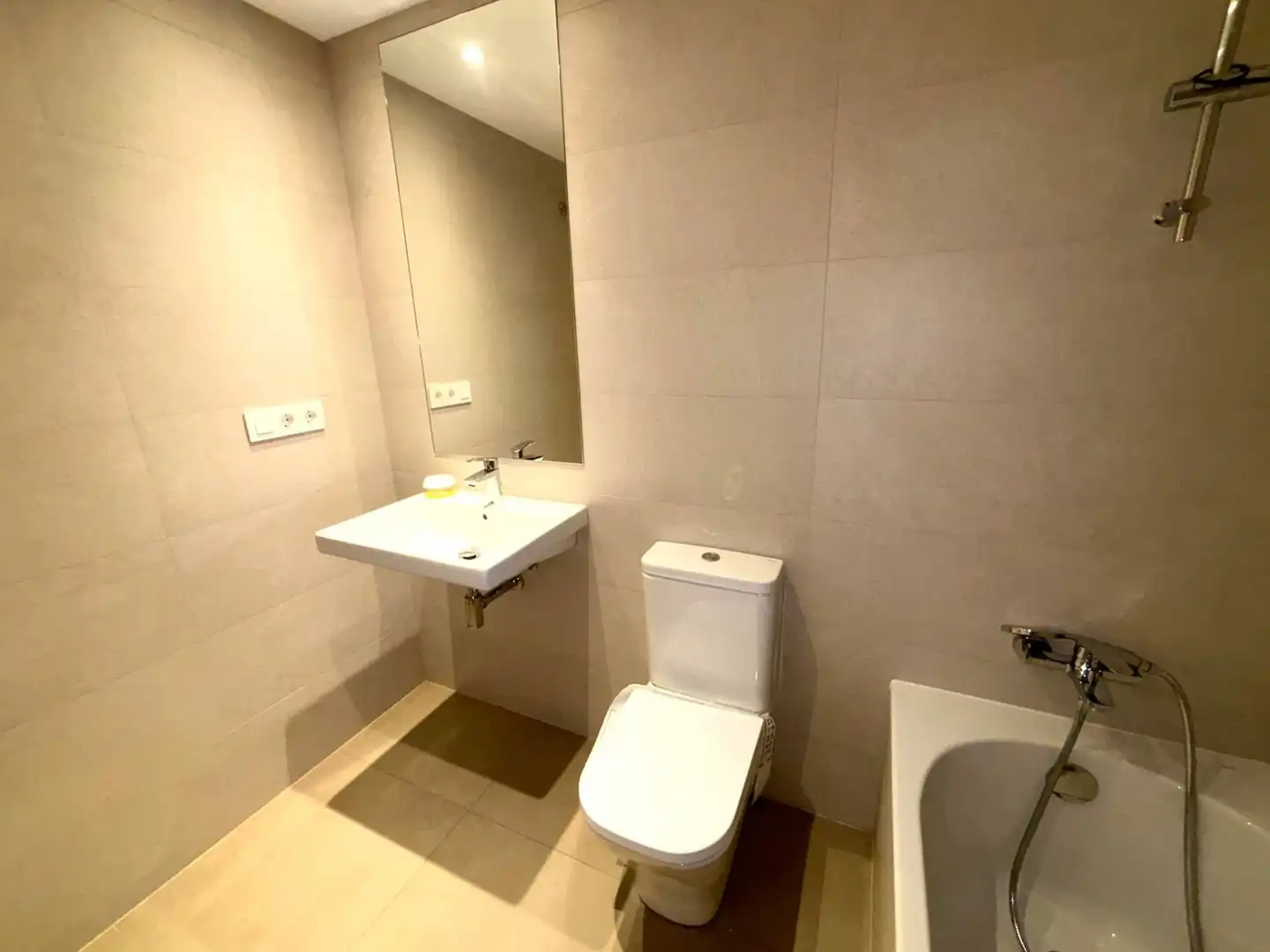 Bathroom of Flat for rent in Murcia  with Air Conditioner, Heating and Terrace