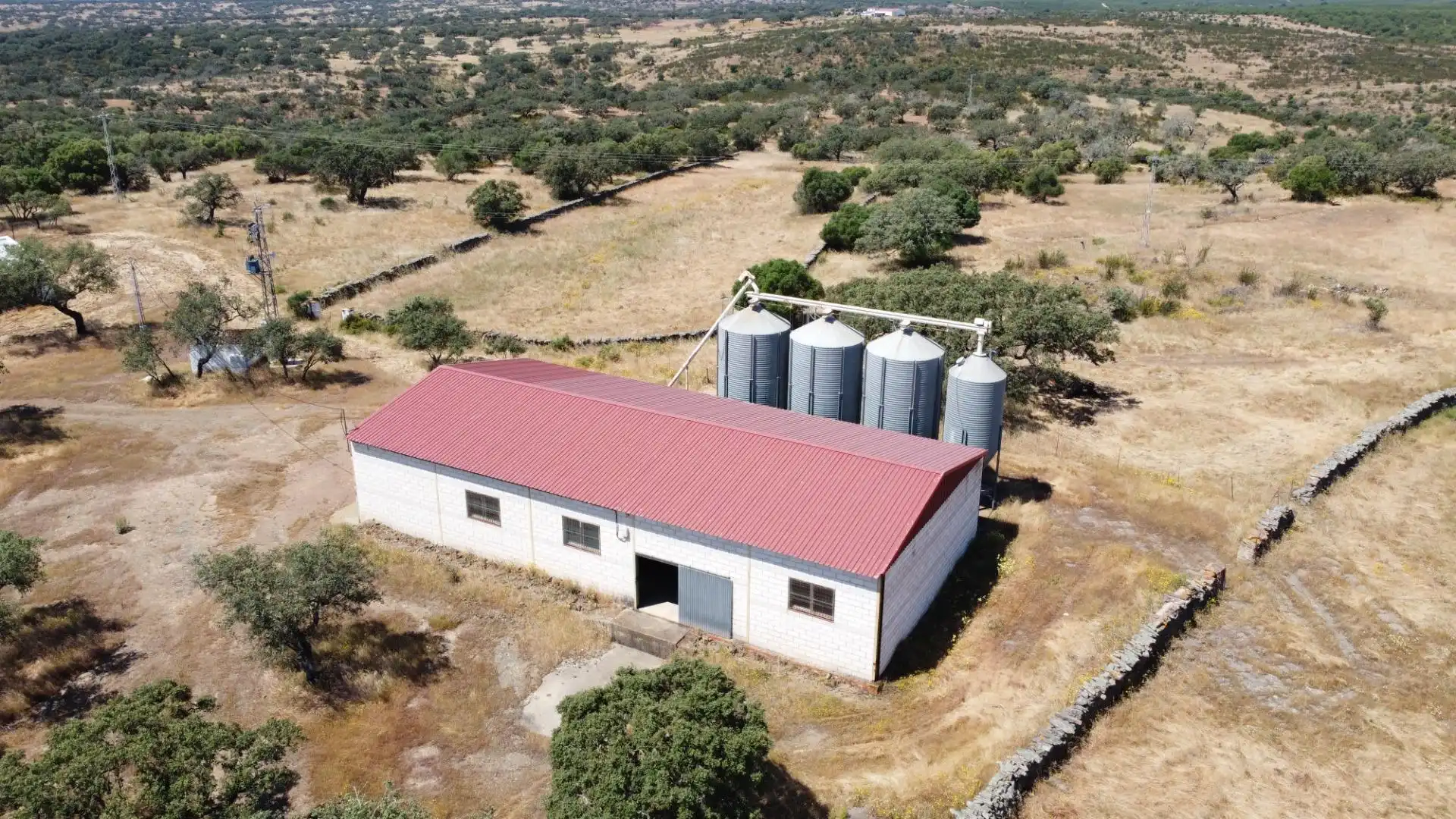 Casa rústica amb jardí en venda a Villanueva de los Castillejos