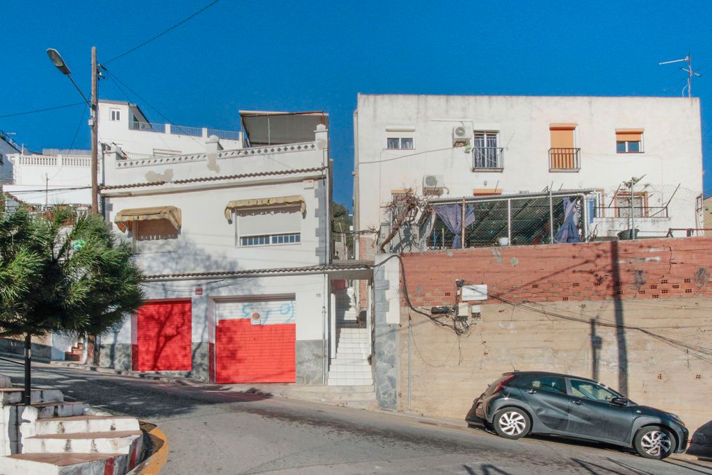 Exterior view of House or chalet for sale in  Barcelona Capital
