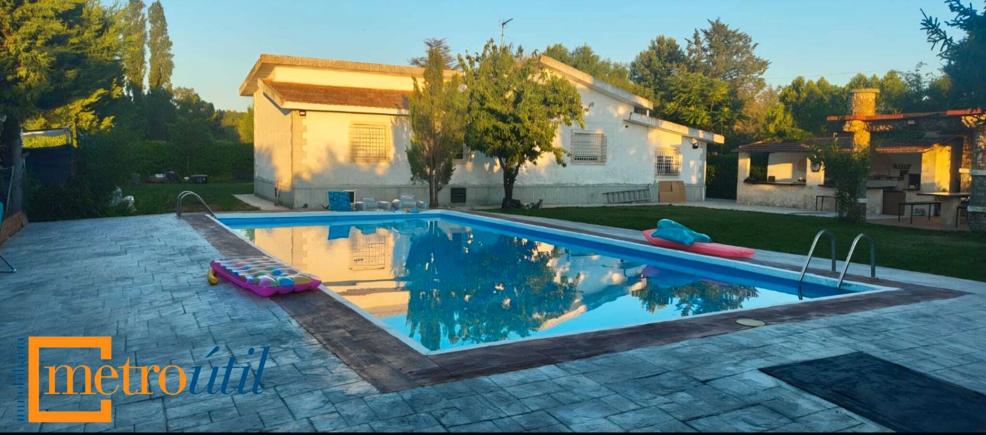Piscina de Casa o xalet en venda en Villagonzalo de Tormes amb Calefacció, Jardí privat i Terrassa