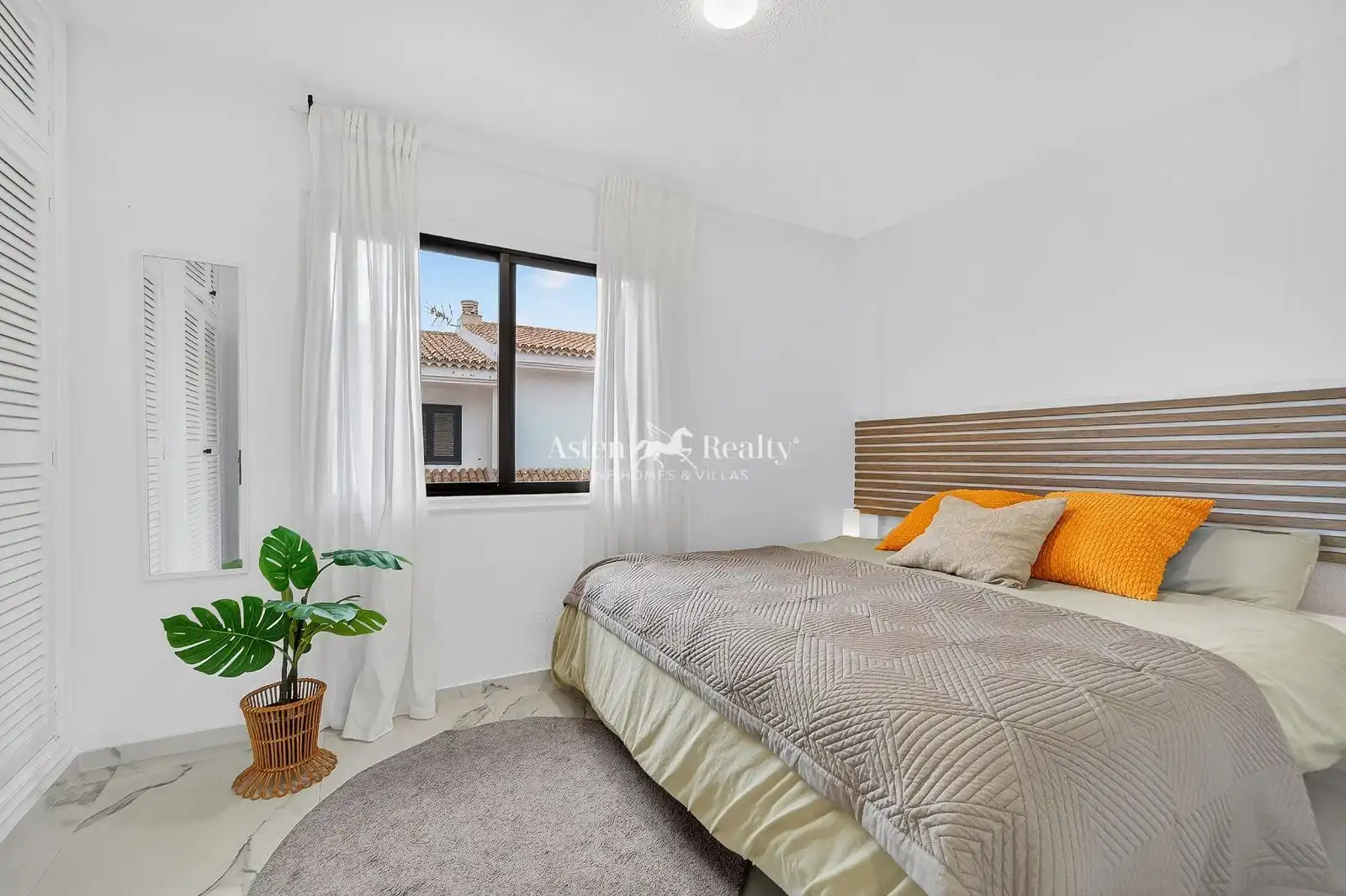 Habitación de Casa adosada en venta en Arona con Terraza, Piscina y Amueblado