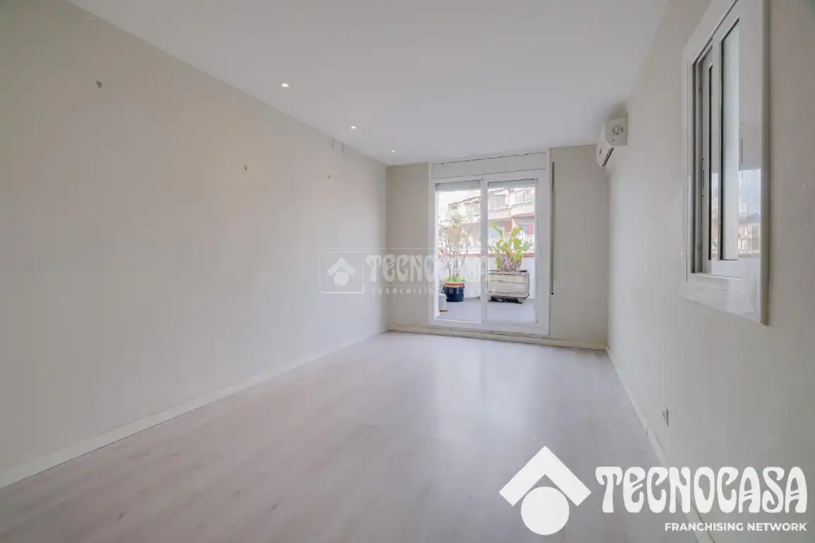 Habitación de Ático en venta en Barcelona con Aire acondicionado y Terraza