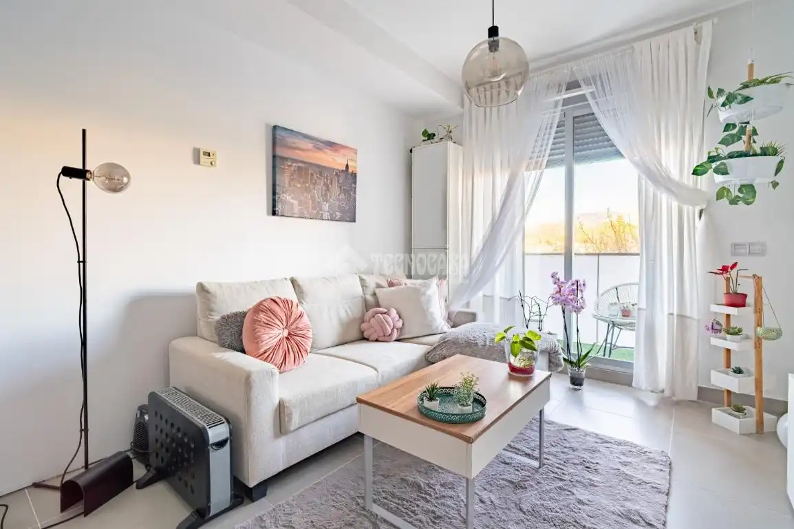 Living room of Flat for sale in Granada  with Air Conditioner, Heating and Terrace