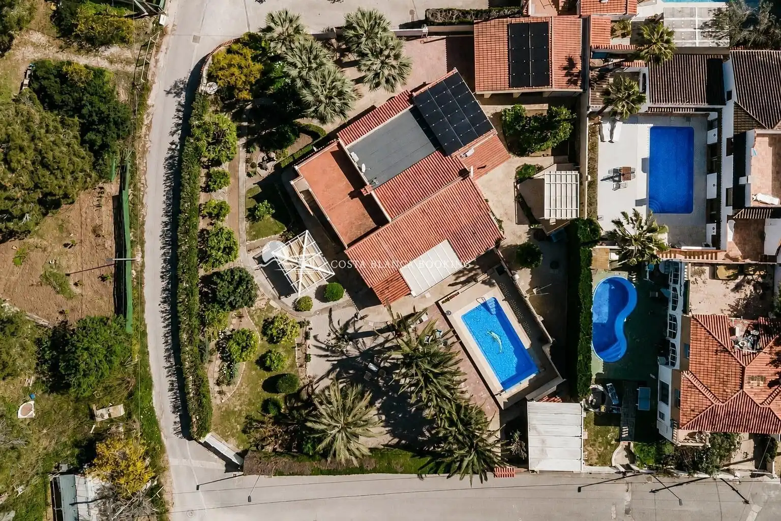 Vista exterior de Casa o xalet en venda en L'Alfàs del Pi amb Aire condicionat, Calefacció i Jardí privat