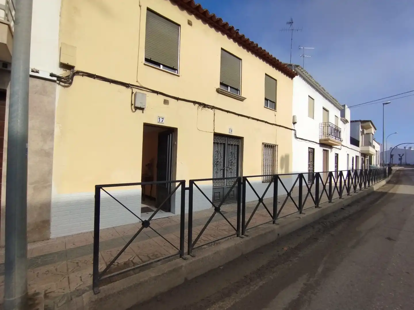 Vista exterior de Dúplex en venda en Porcuna amb Terrassa i Traster