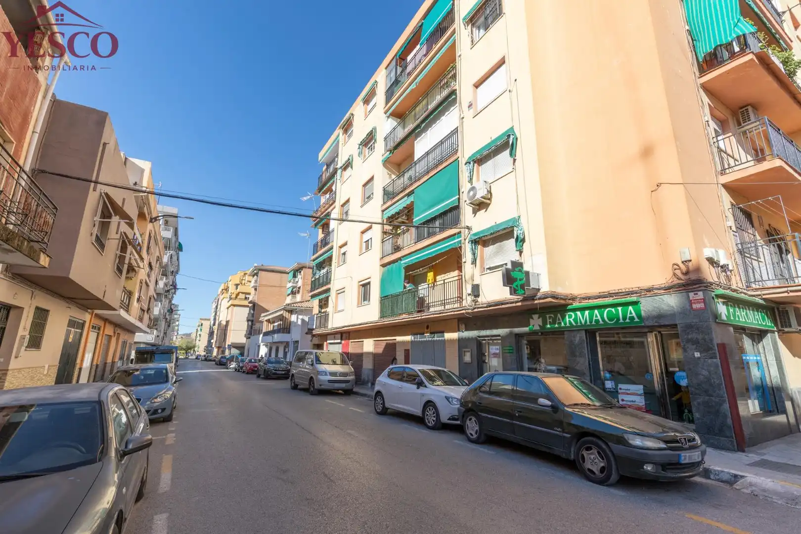 Vista exterior de Pis en venda en Granada amb Aire condicionat i Balcó