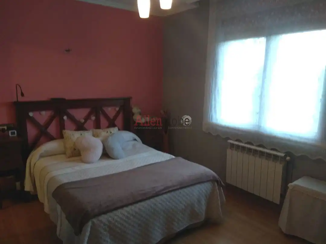 Habitación de Casa o chalet en venta en Nava con Calefacción, Terraza y Balcón