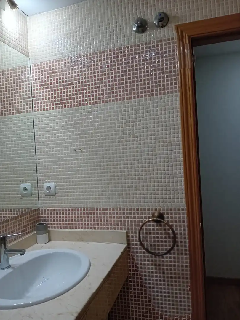 Badezimmer von Wohnung zur Miete in Granada mit Klimaanlage, Heizung und Möbliert