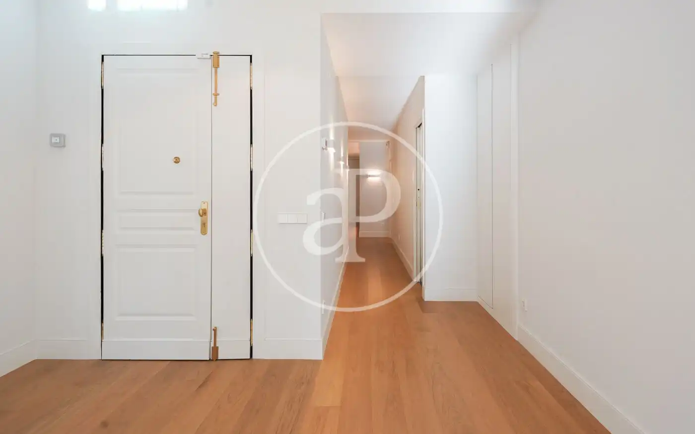 Flat for sale in Madrid  with Air Conditioner, Heating and Storage room