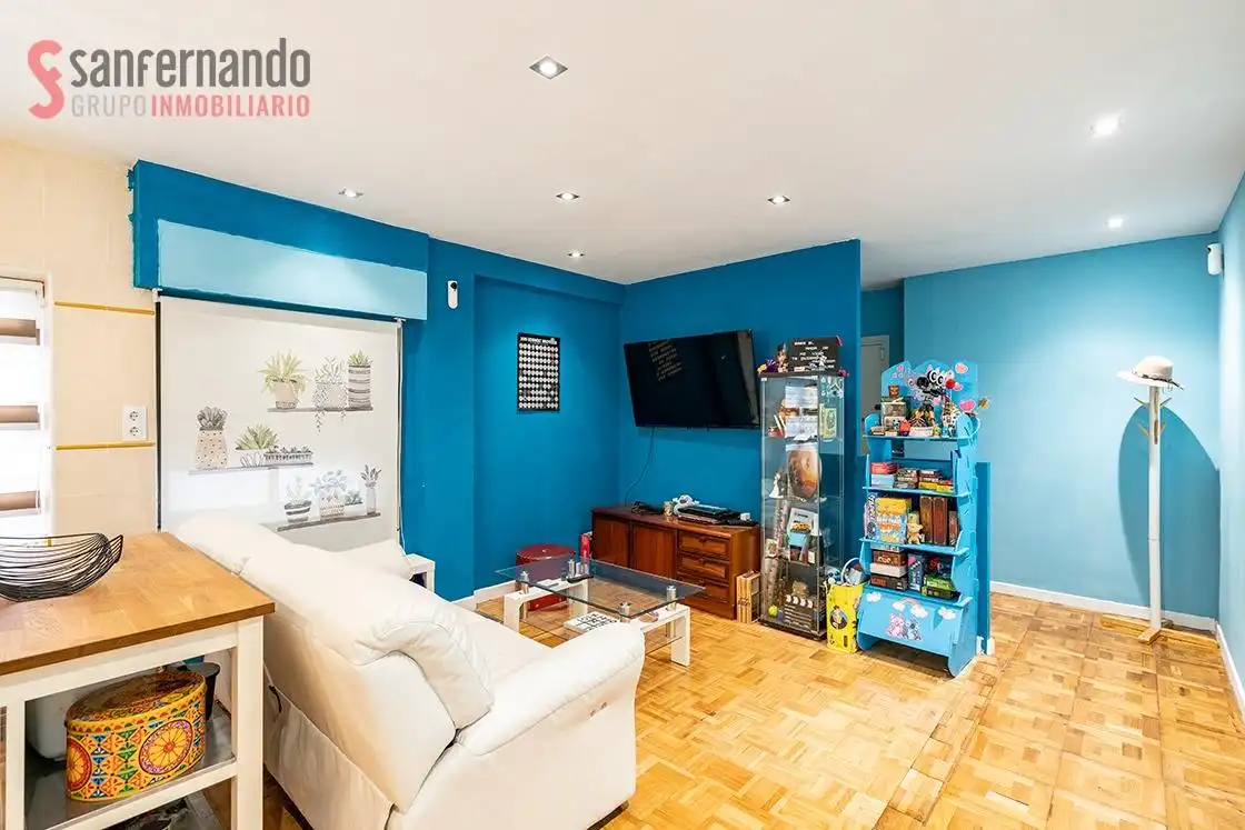Living room of Flat for sale in Torrelavega   with Parquet flooring, Terrace and Furnished