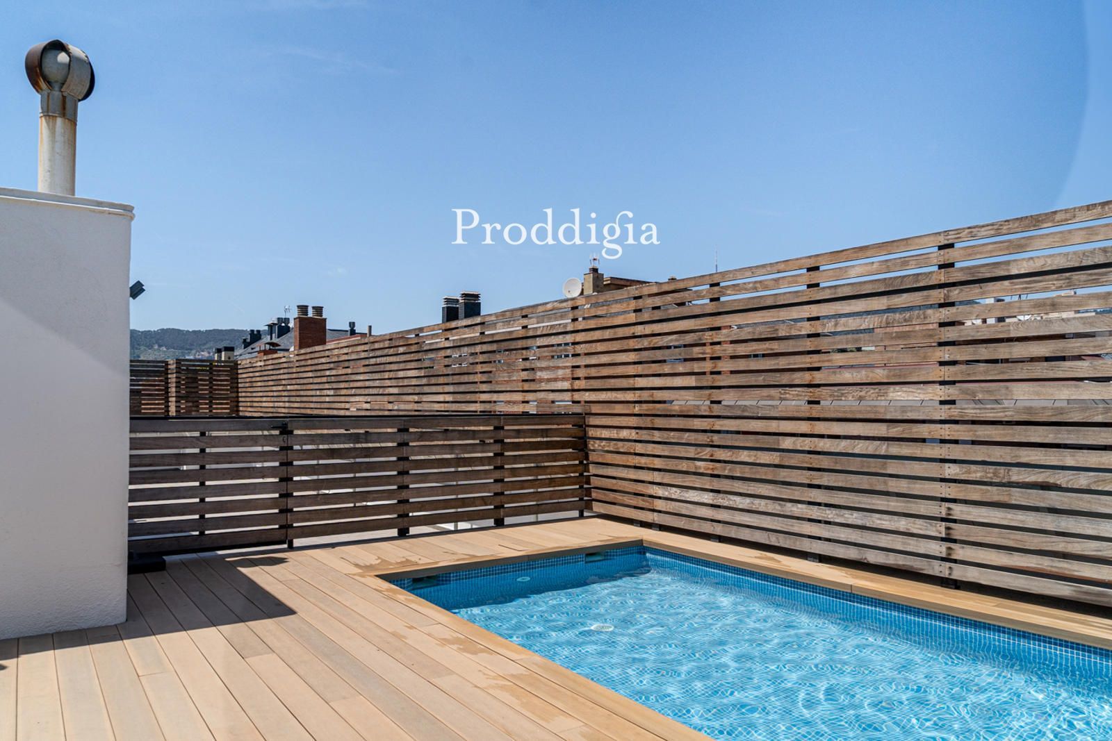 Swimming pool of Flat for sale in  Barcelona Capital  with Air Conditioner, Heating and Storage room