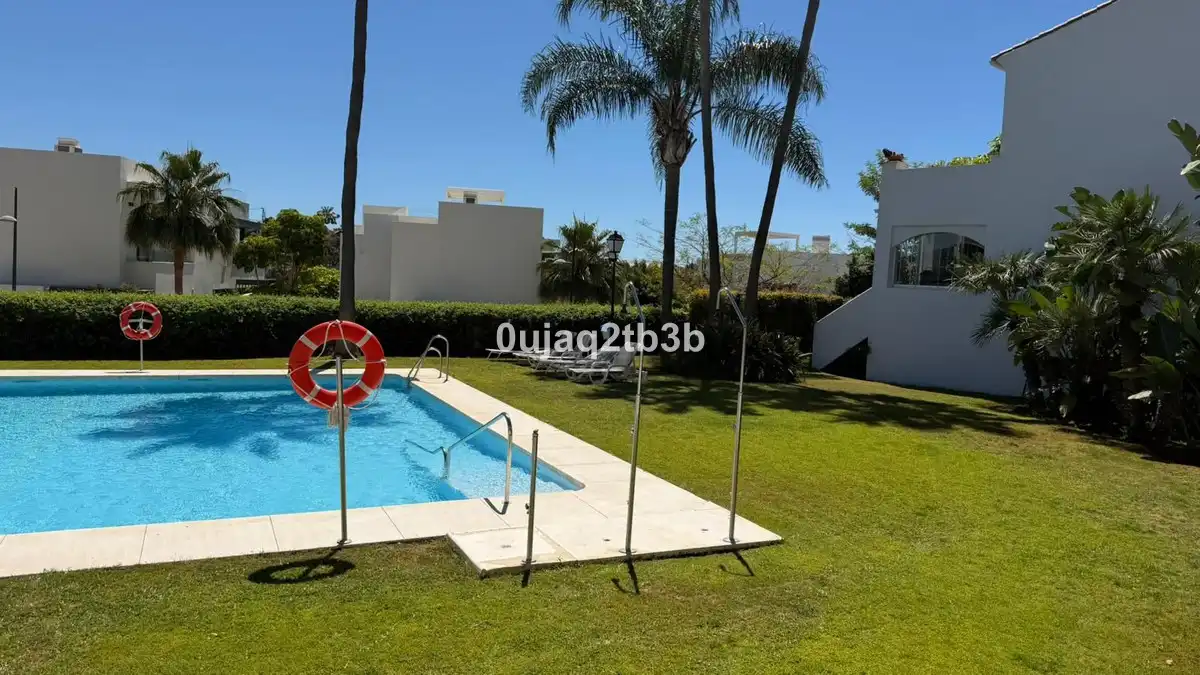 Jardín de Casa adosada de alquiler en Estepona con Aire acondicionado, Jardín privado y Terraza