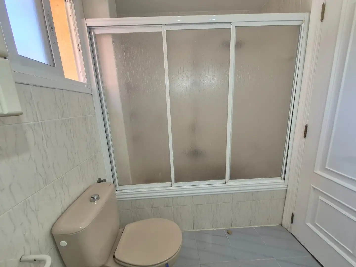 Baño de Casa adosada de alquiler en Manises con Aire acondicionado, Terraza y Amueblado